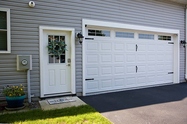 24/7 Emergency Garage Door Panel Replacement experts in Eddyville, KY